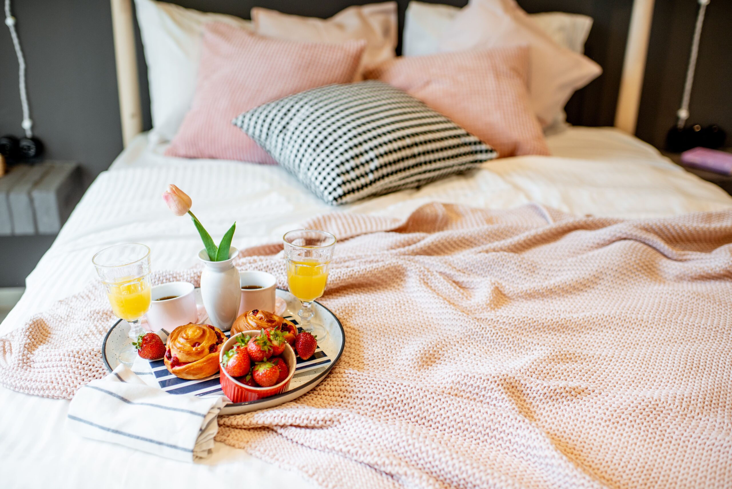 tasty-breakfast-on-the-bed-2022-01-19-00-00-19-utc (1)